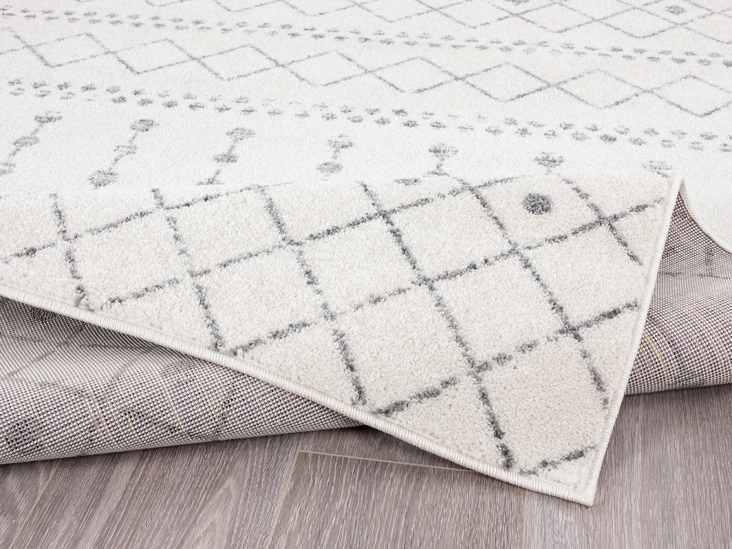 Moroccan Diamond Linear Pattern