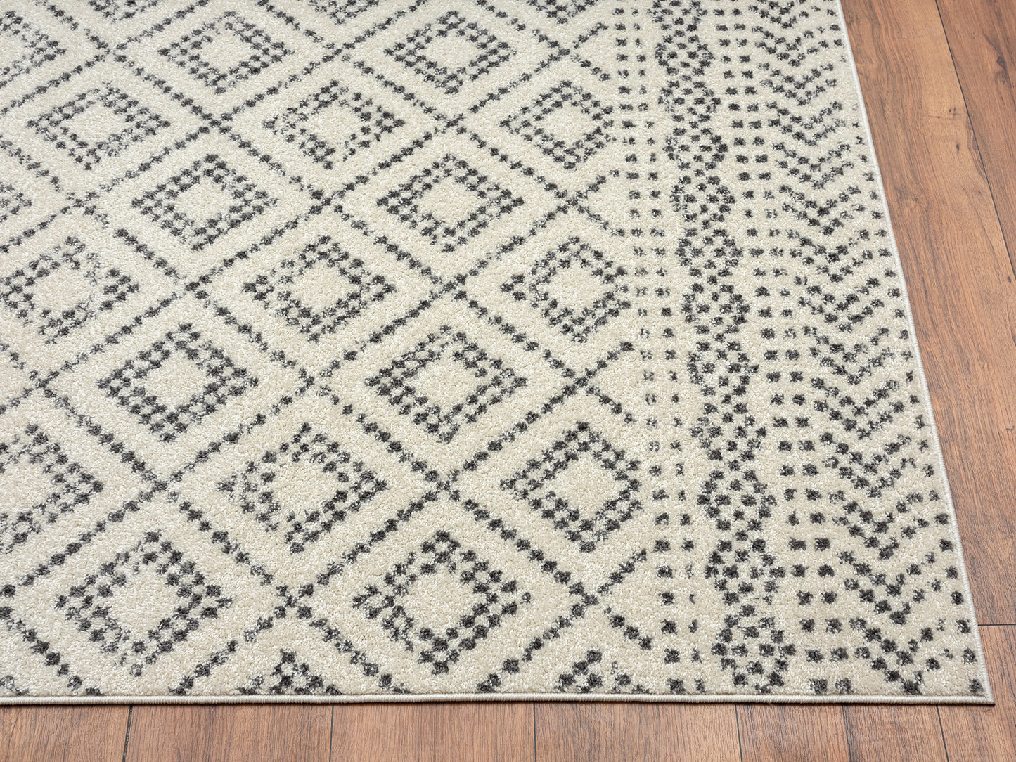 Ivory Grey Diamond Trellis